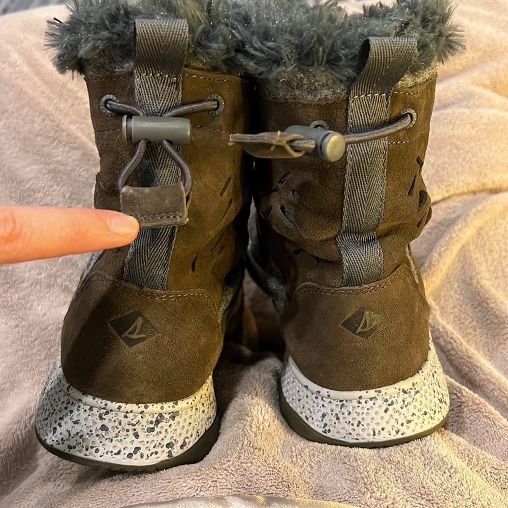 Sperry Size 9 Winter Fluffy Lined Boots - Picture 2 of 10